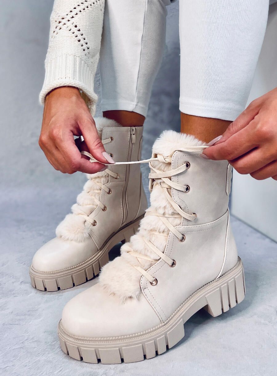 Krémové šněrovací kozačky s kožešinou