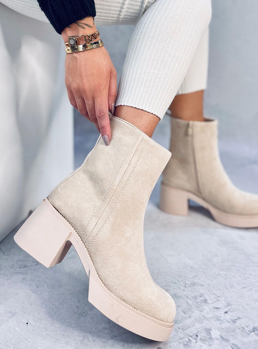 Béžové kotníkové kozačky na stabilním podpatku