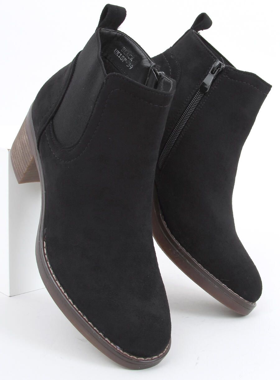 Černé semišové kotníkové kozačky