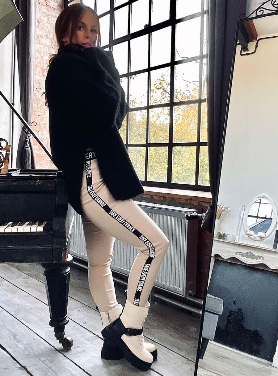 Béžovo-černé kotníkové kozačky