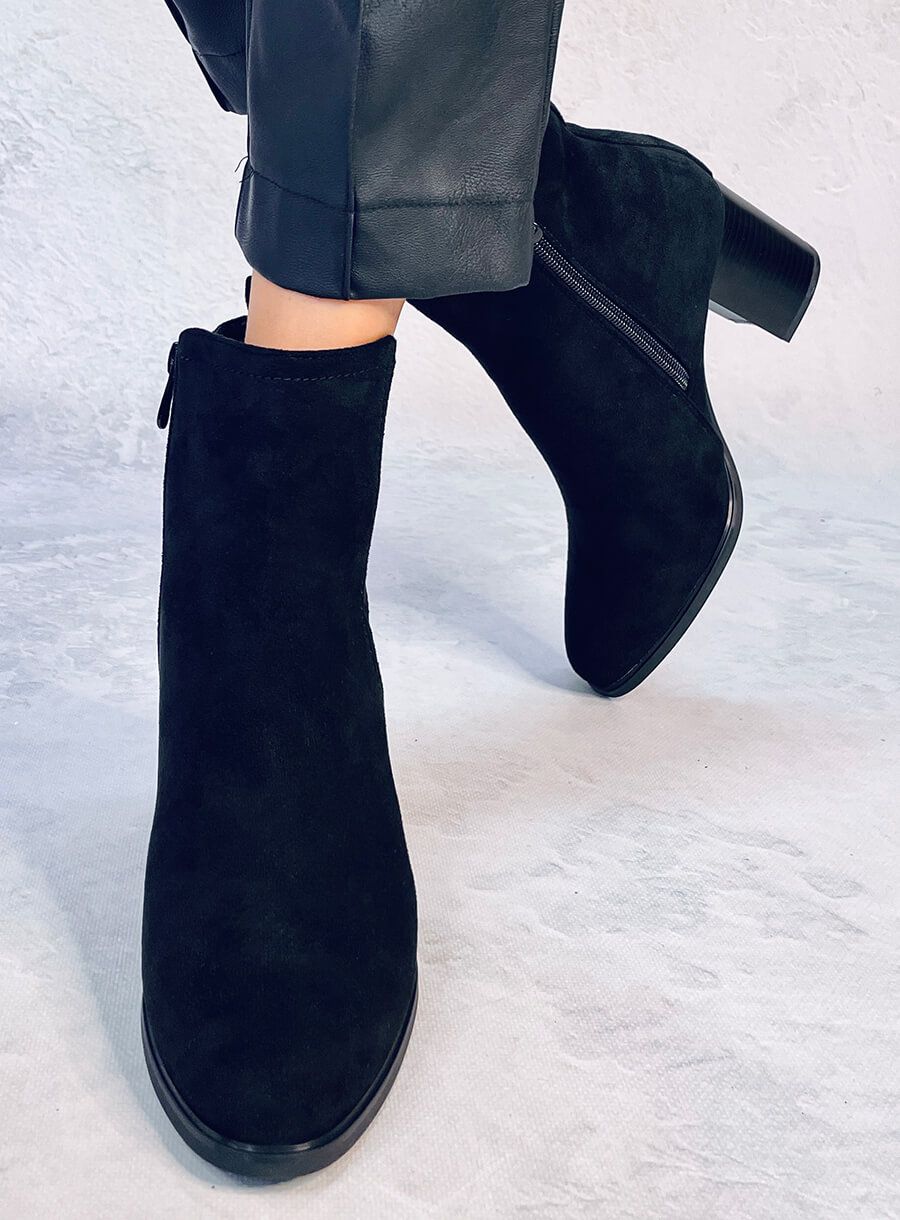 Černé klasické kotníkové kozačky