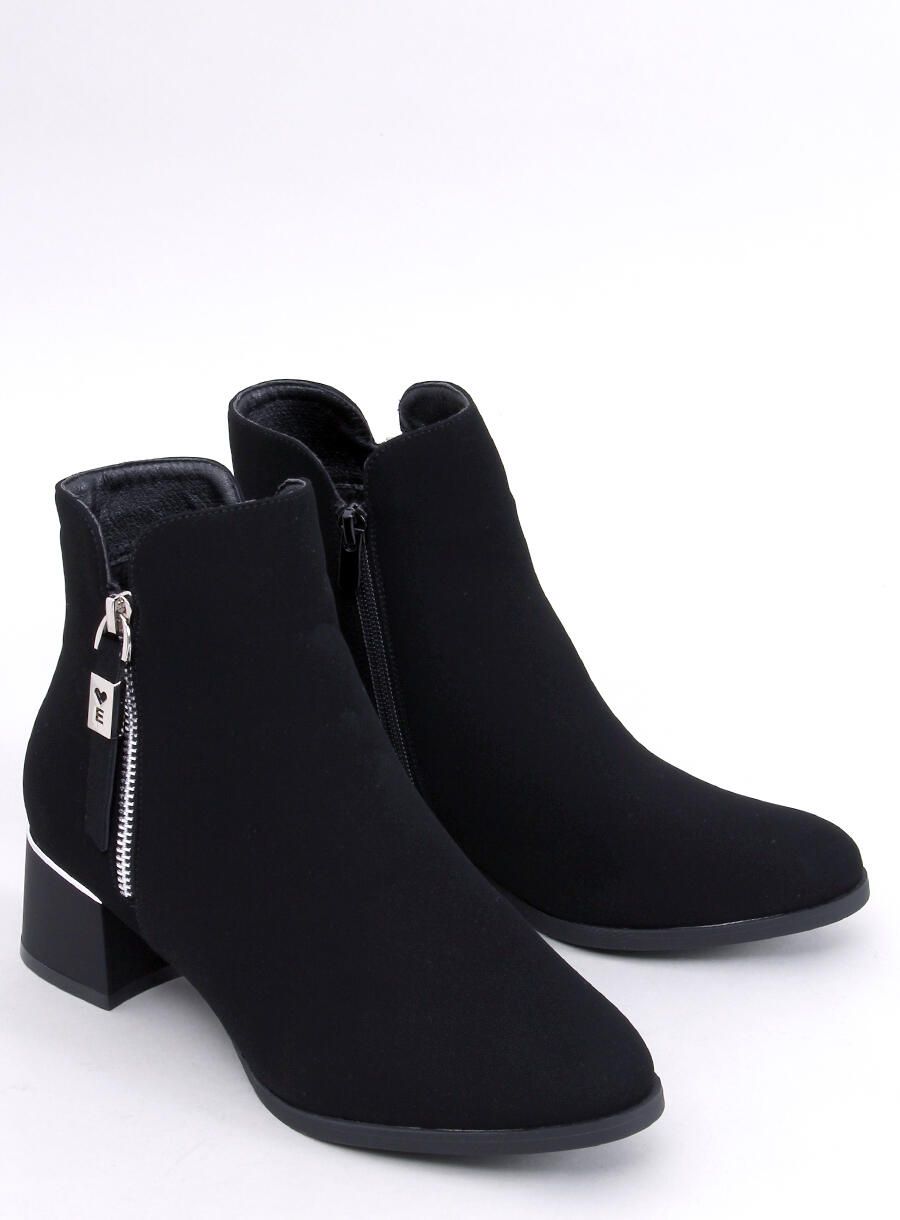 Kozačky na nízkém podpatku černé