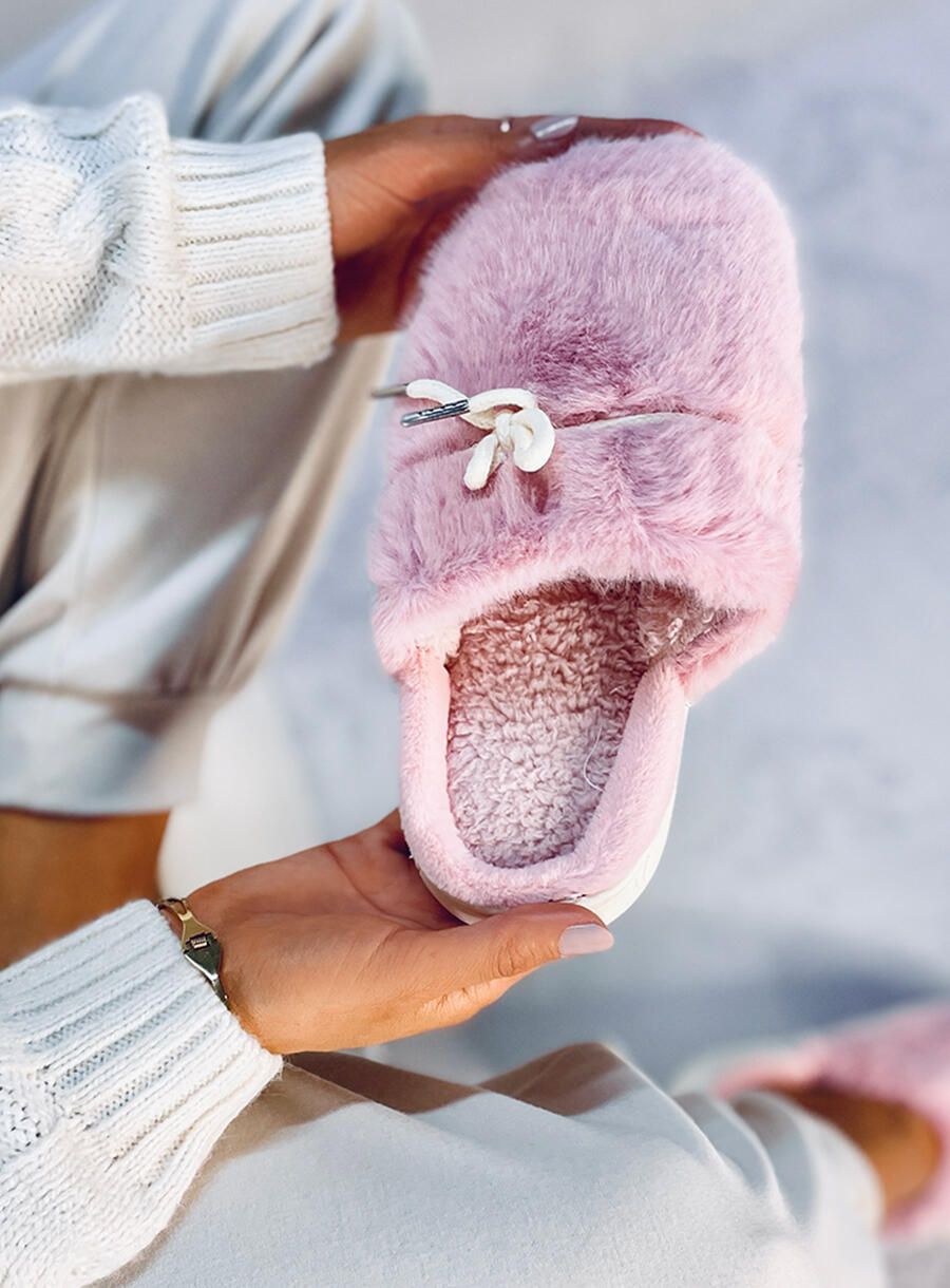 Růžové kožešinové pantofle