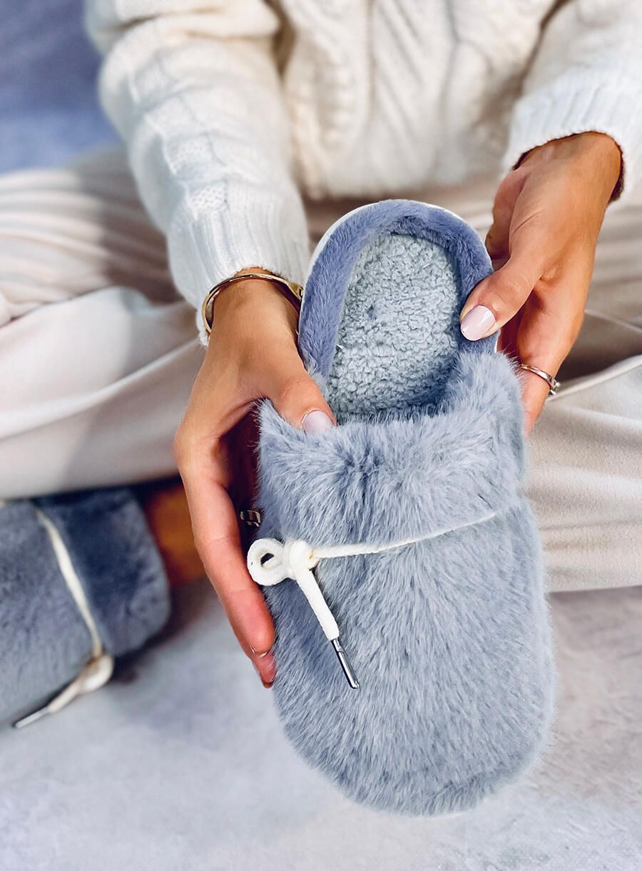 Šedé kožešinové pantofle