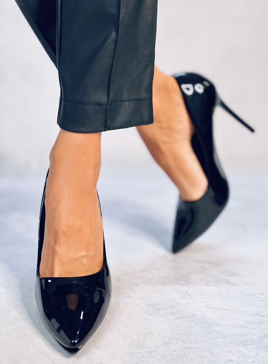 Černé lesklé lodičky