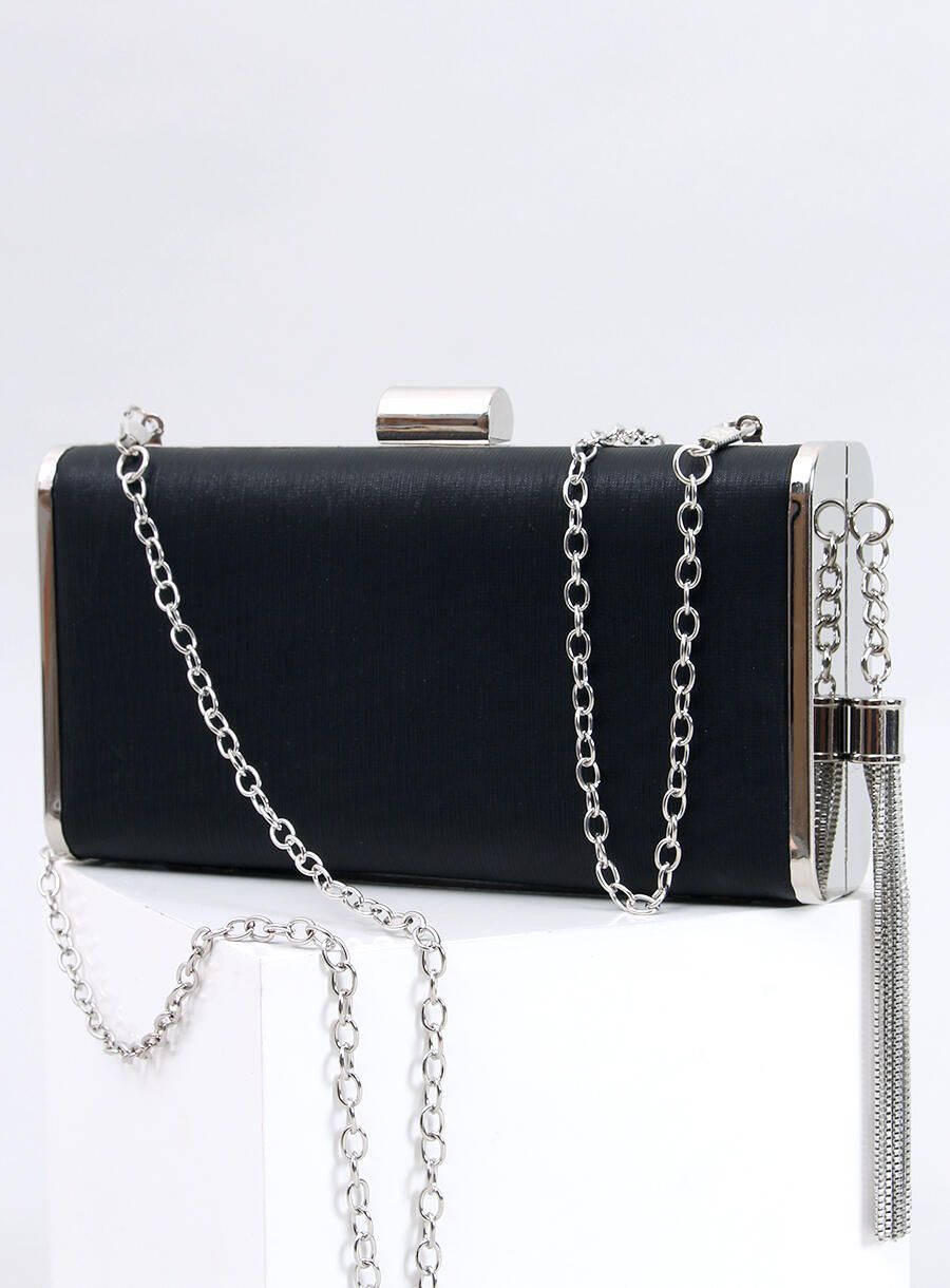 Černá elegantní kabelka s třásní