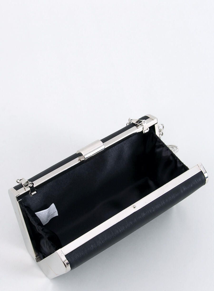 Černá elegantní kabelka s třásní