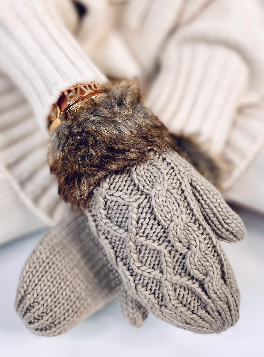Palčáky s pleteným vzorem mocca