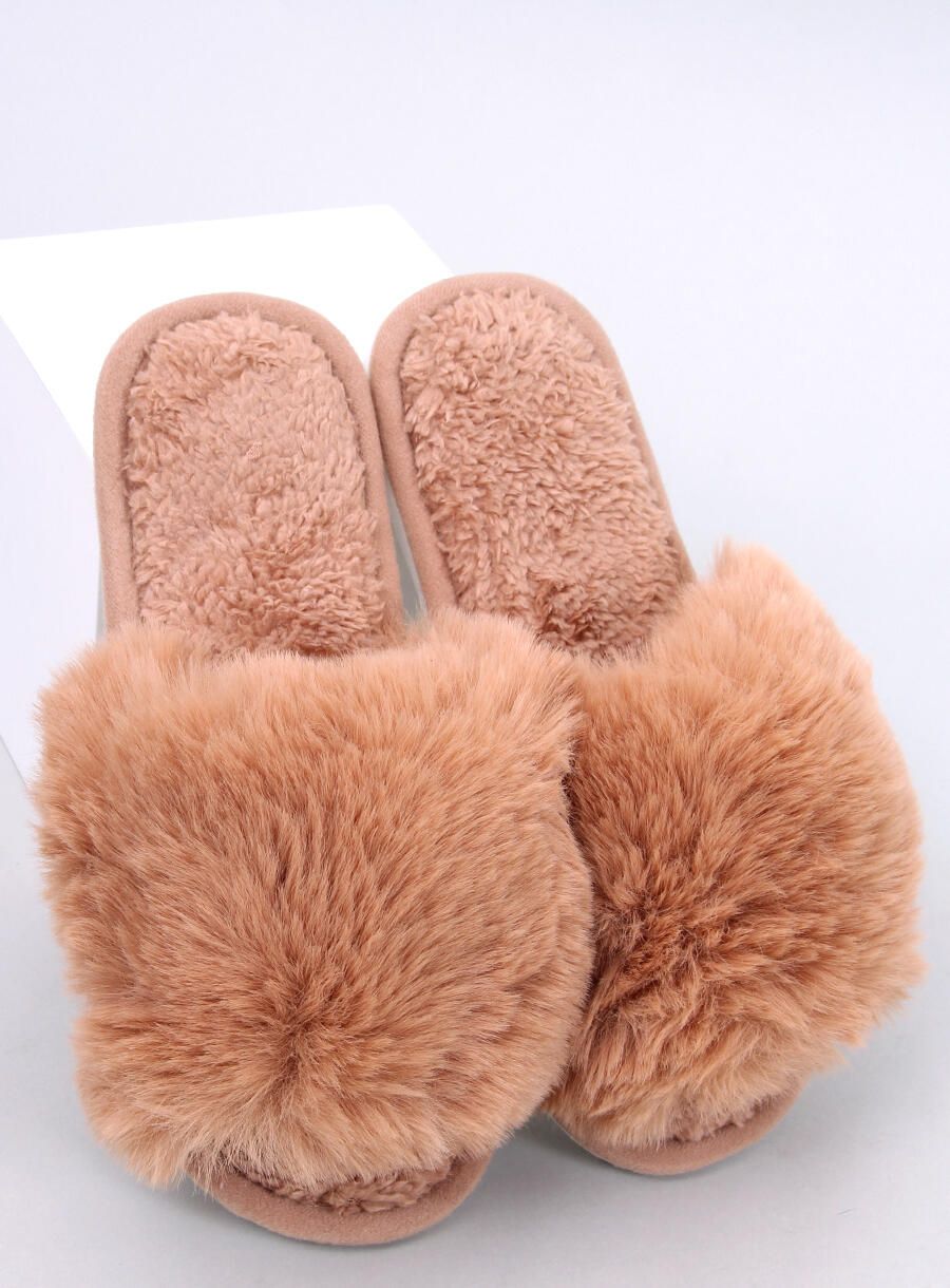 Camel hnědé kožešinové pantofle