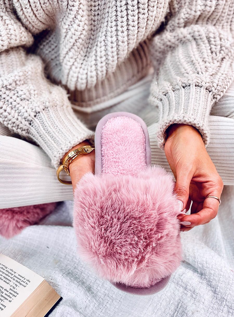 Růžové kožešinové pantofle