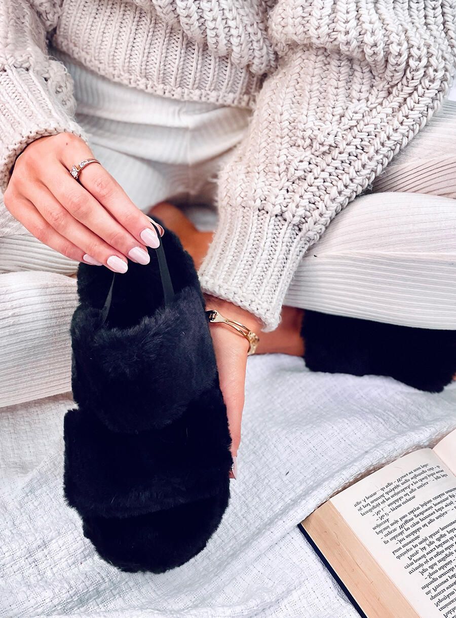 Černé pantofle s gumkou