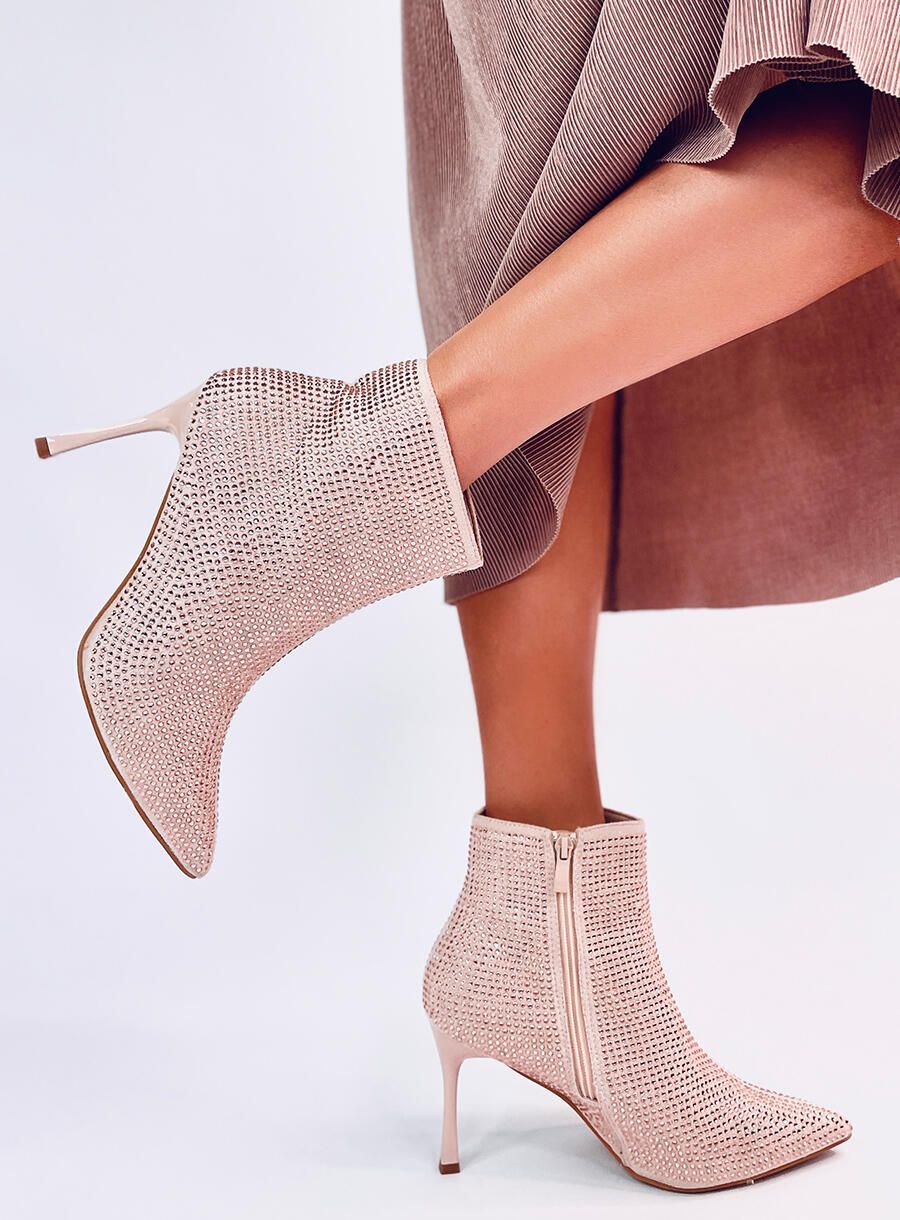 Světle růžové kotníkové kozačky s kamínky