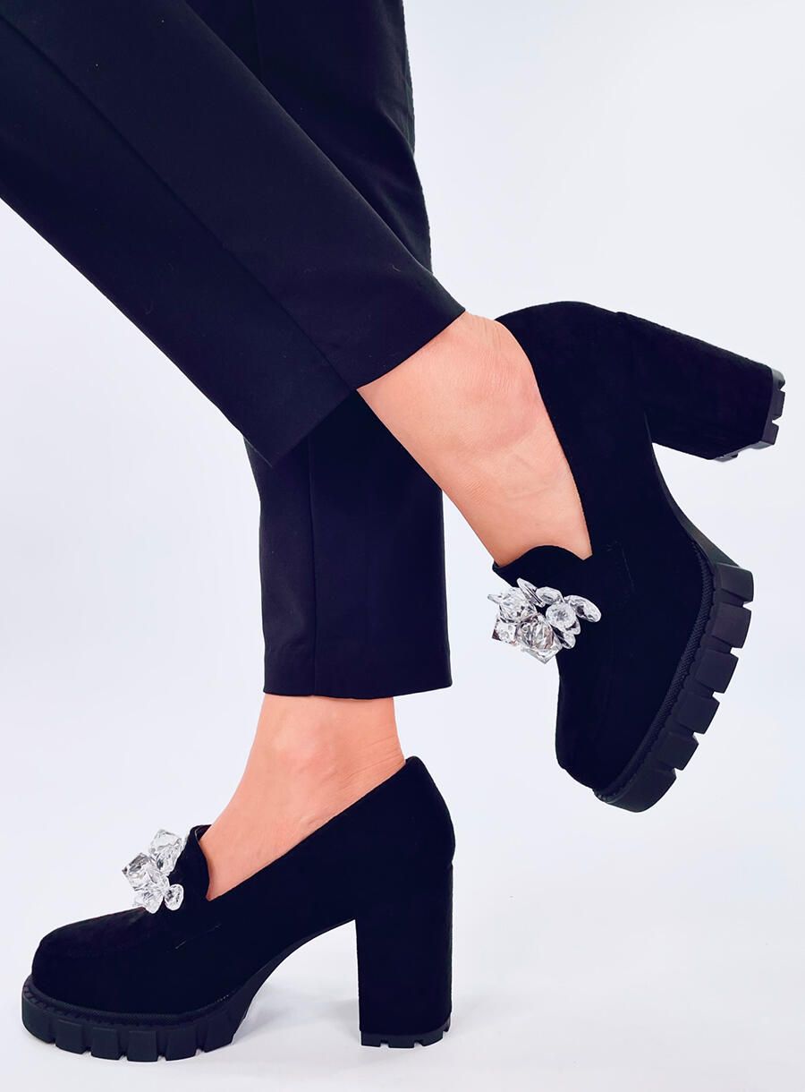 Černé mokasíny na podpatku