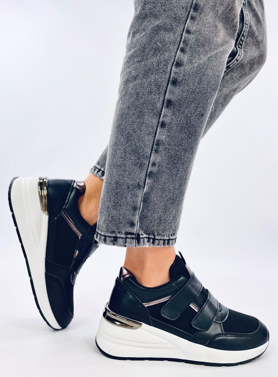 Tenisky na suchý zip s klínovým podpatkem černé