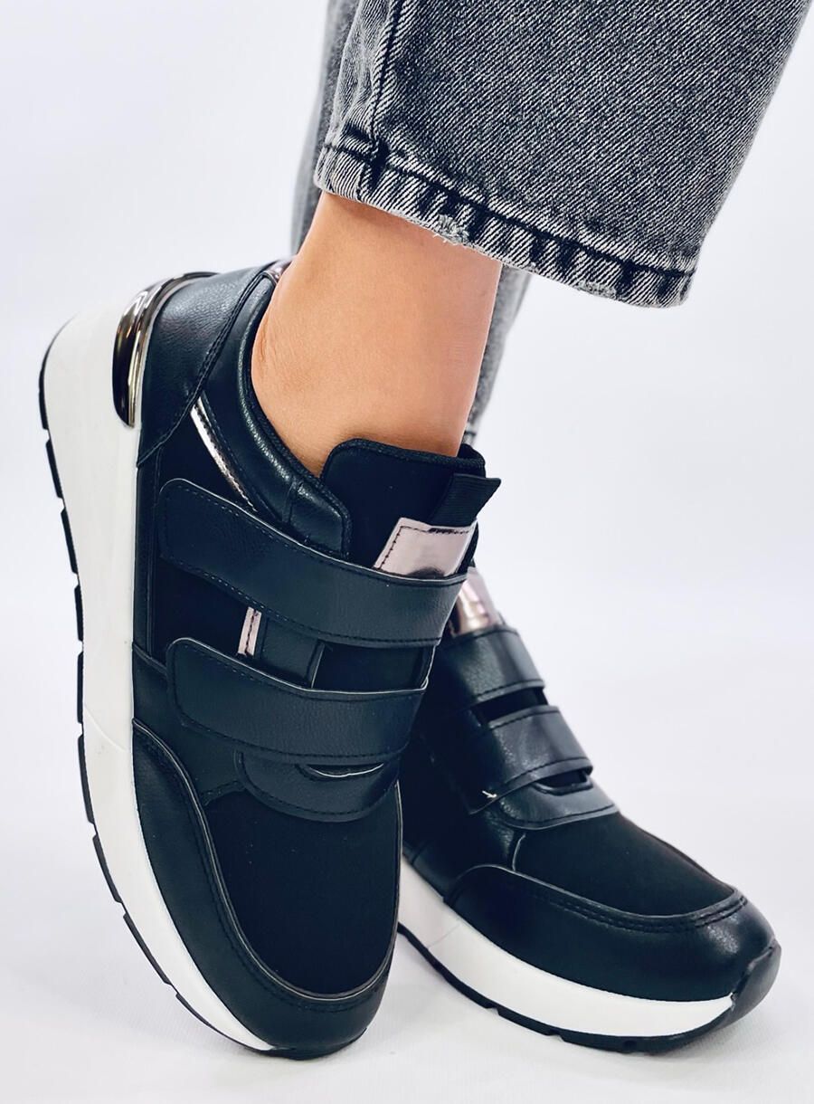 Tenisky na suchý zip s klínovým podpatkem černé