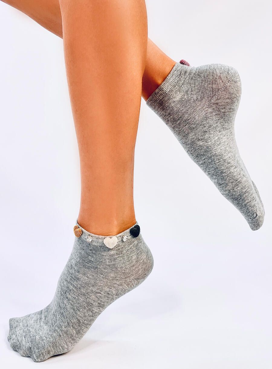 Šedé ponožky se srdíčky