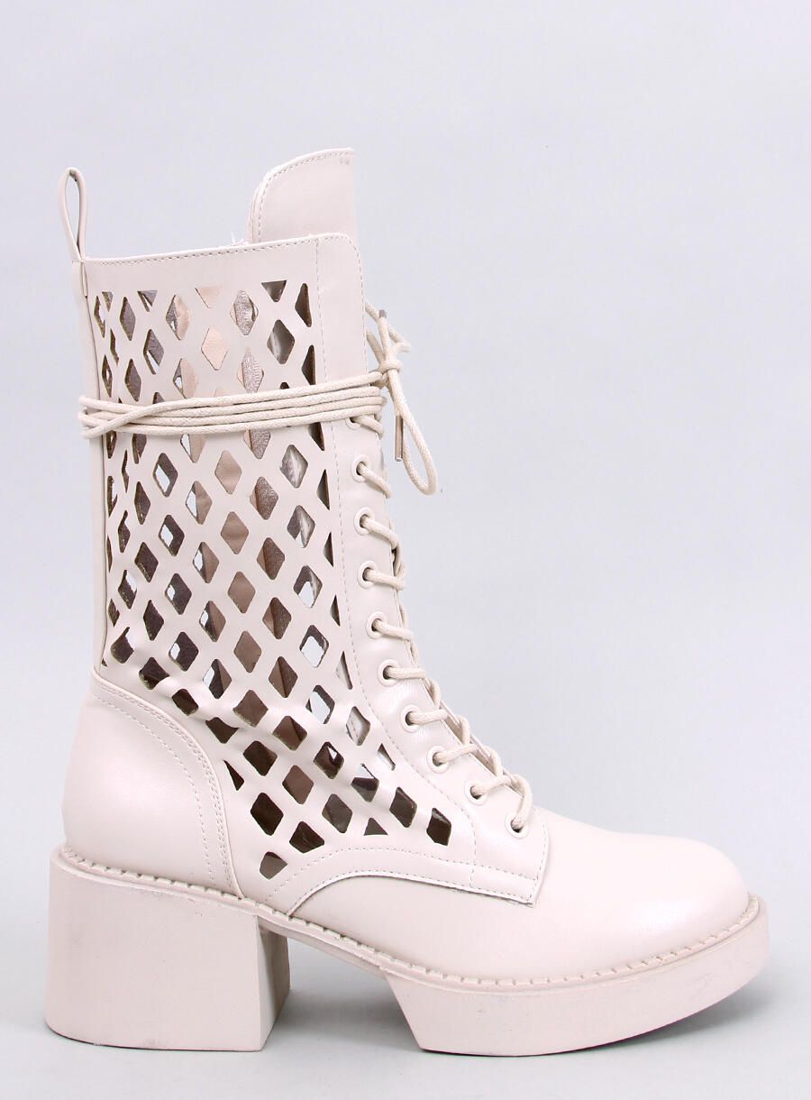 Krémové perforované kozačky