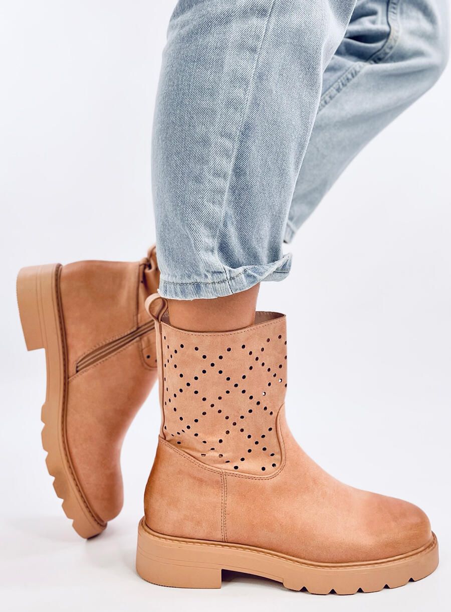 Broskvovorůžové perforované kozačky