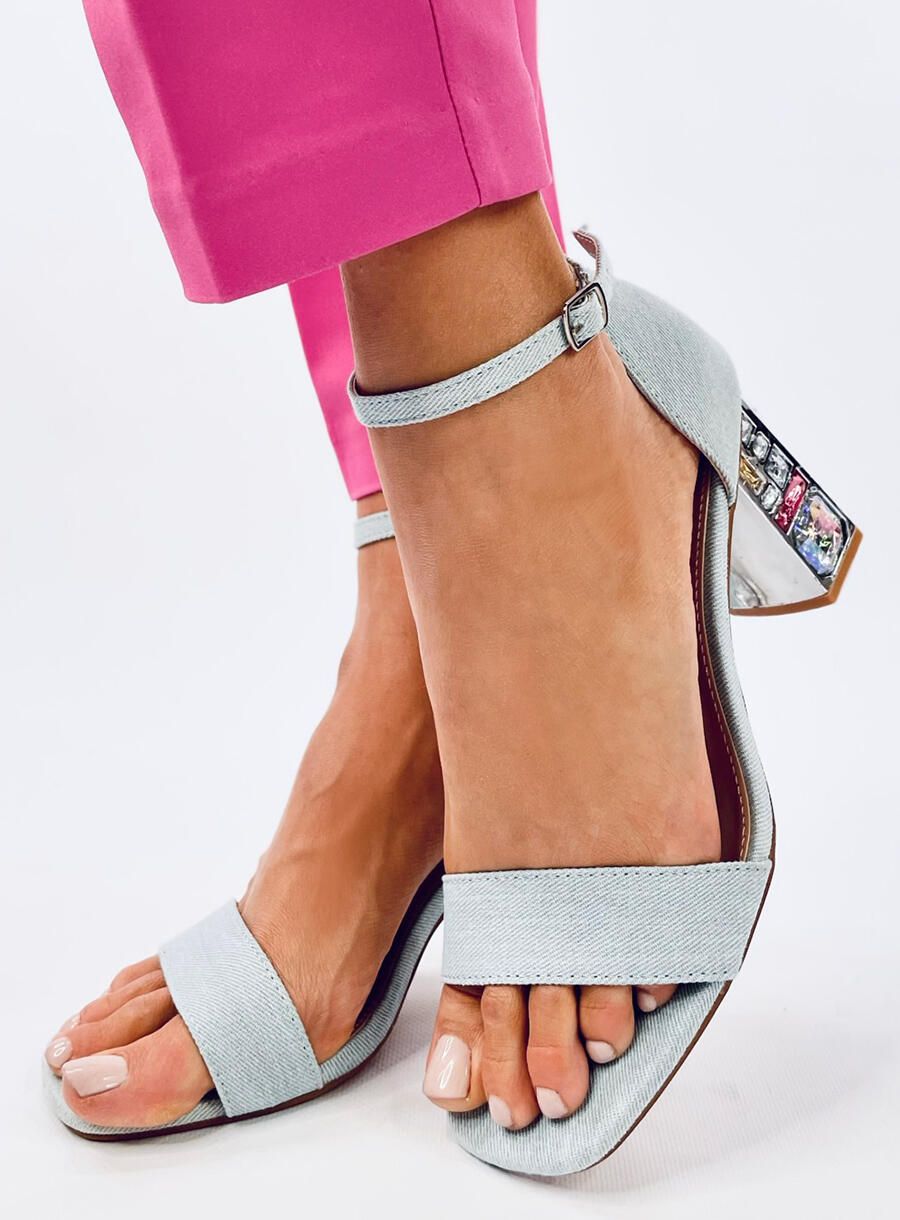 Světle modré sandály s barevným podpatkem