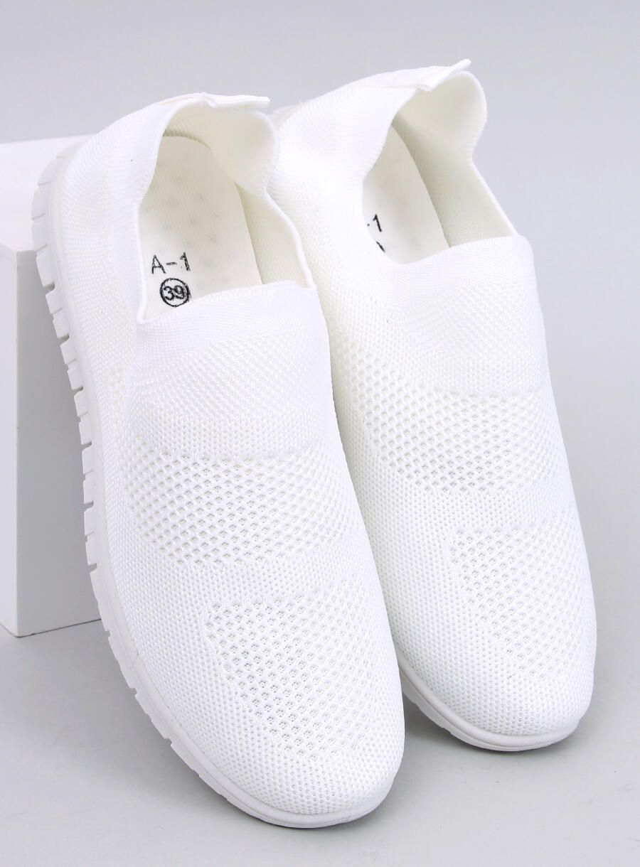Bílé tenisky bez šněrování