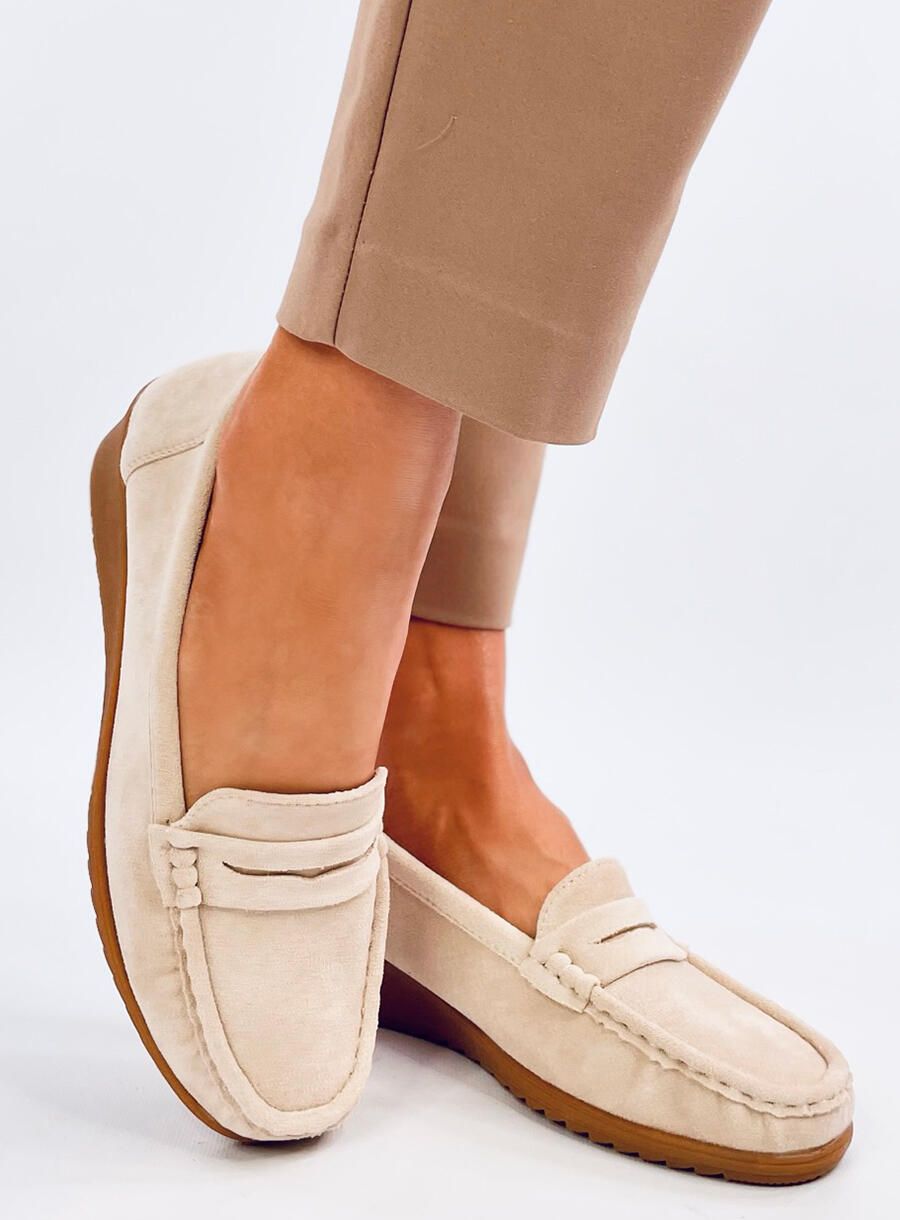 Krémové mokasíny na klínovém podpatku