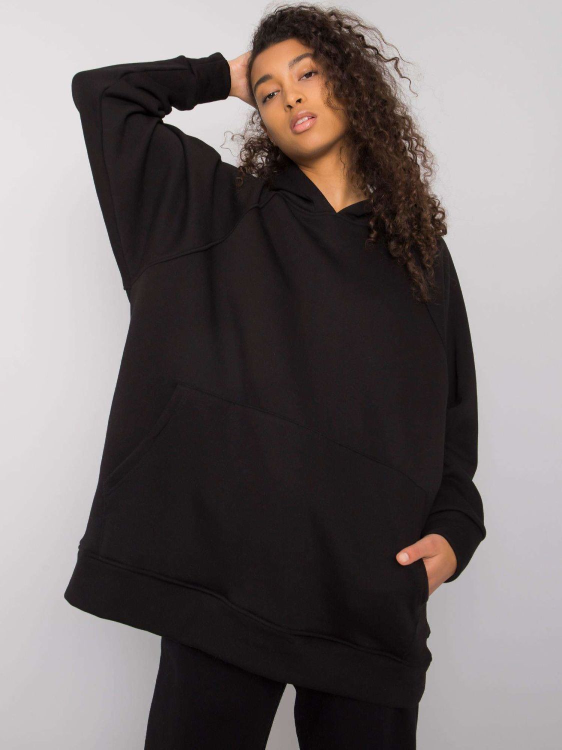 Stylová černá mikina s kapucí