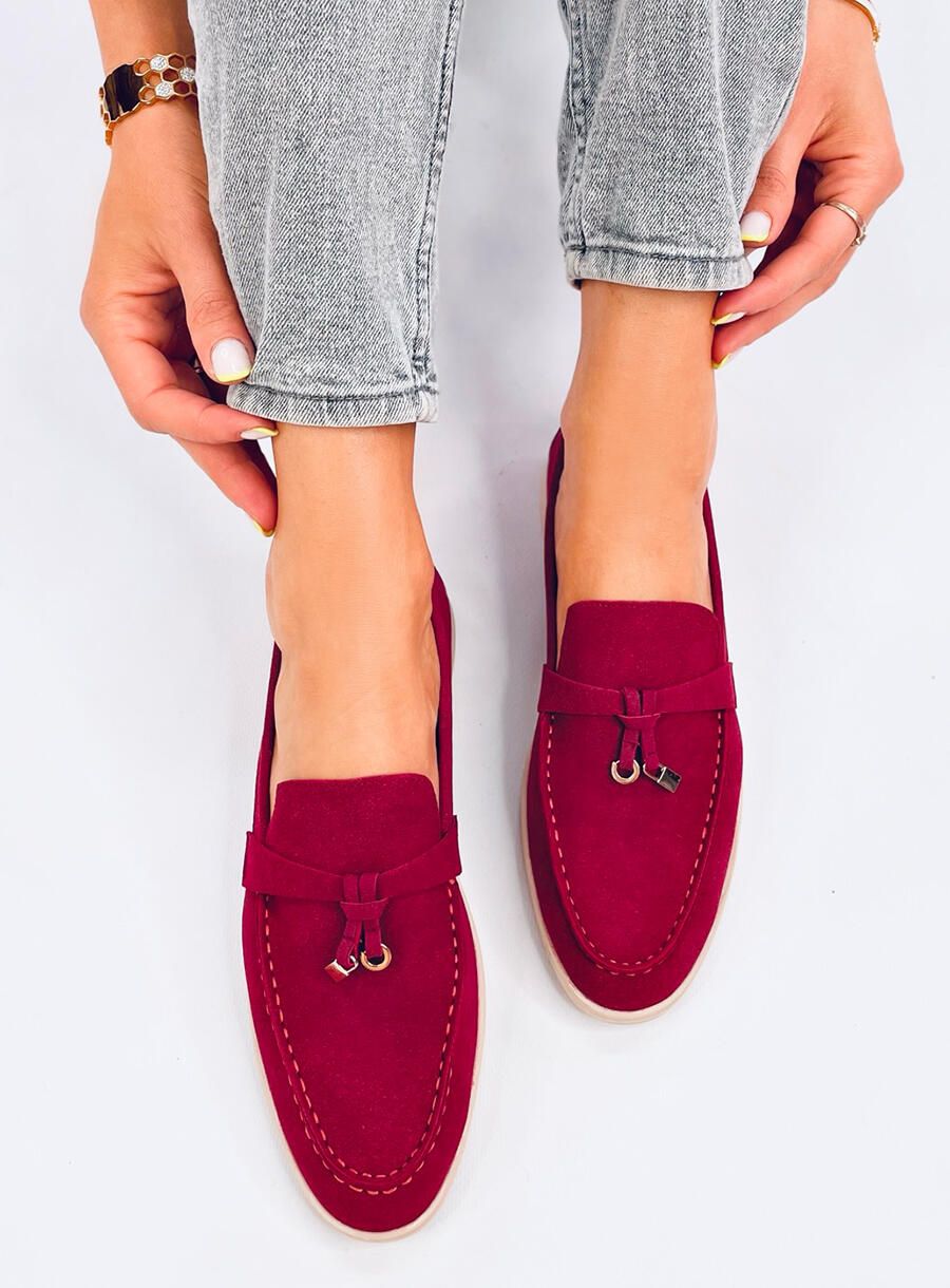 Vínově červené dámské mokasíny v klasickém střihu