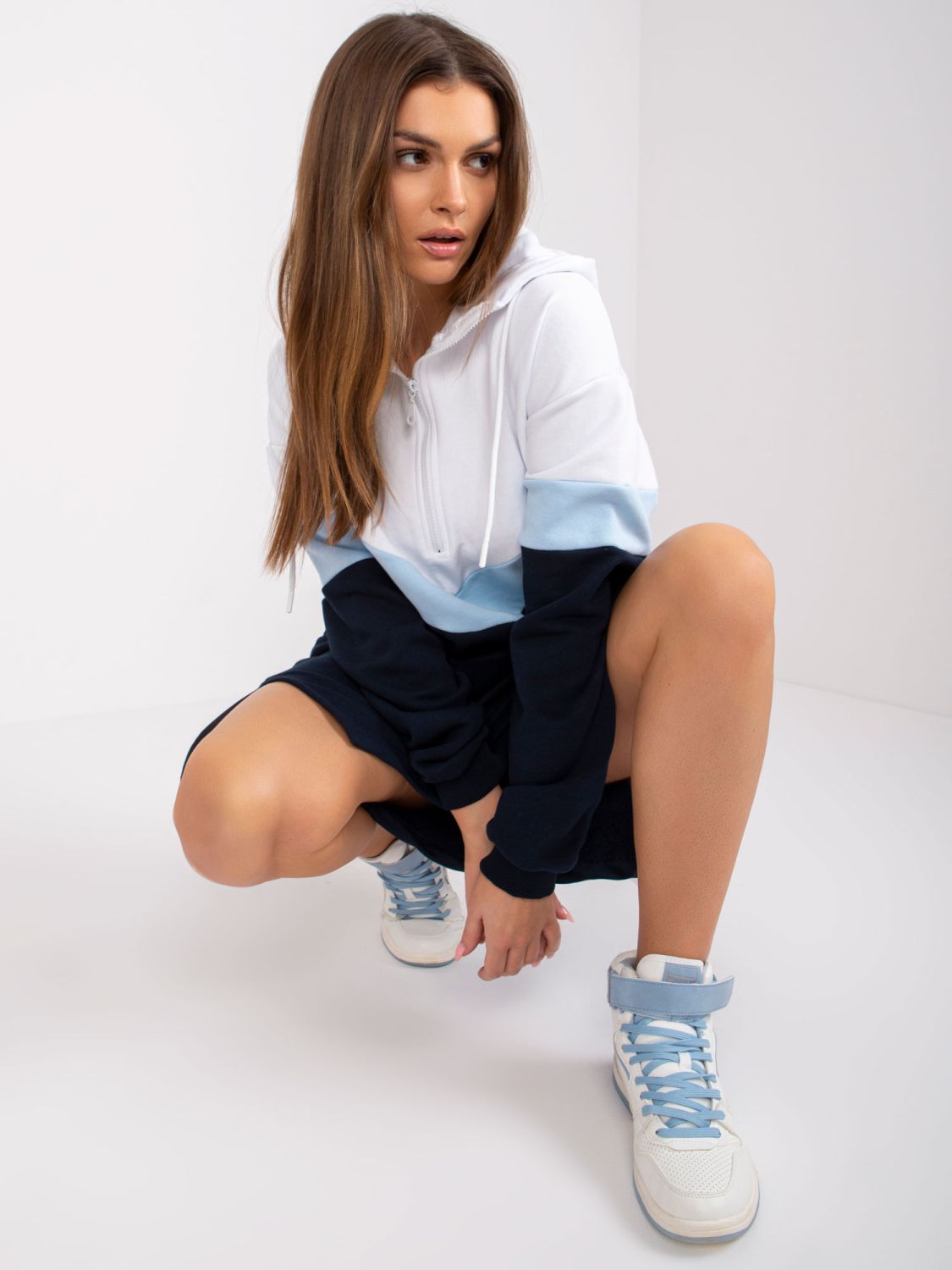 Oversize midi šaty s kapucí