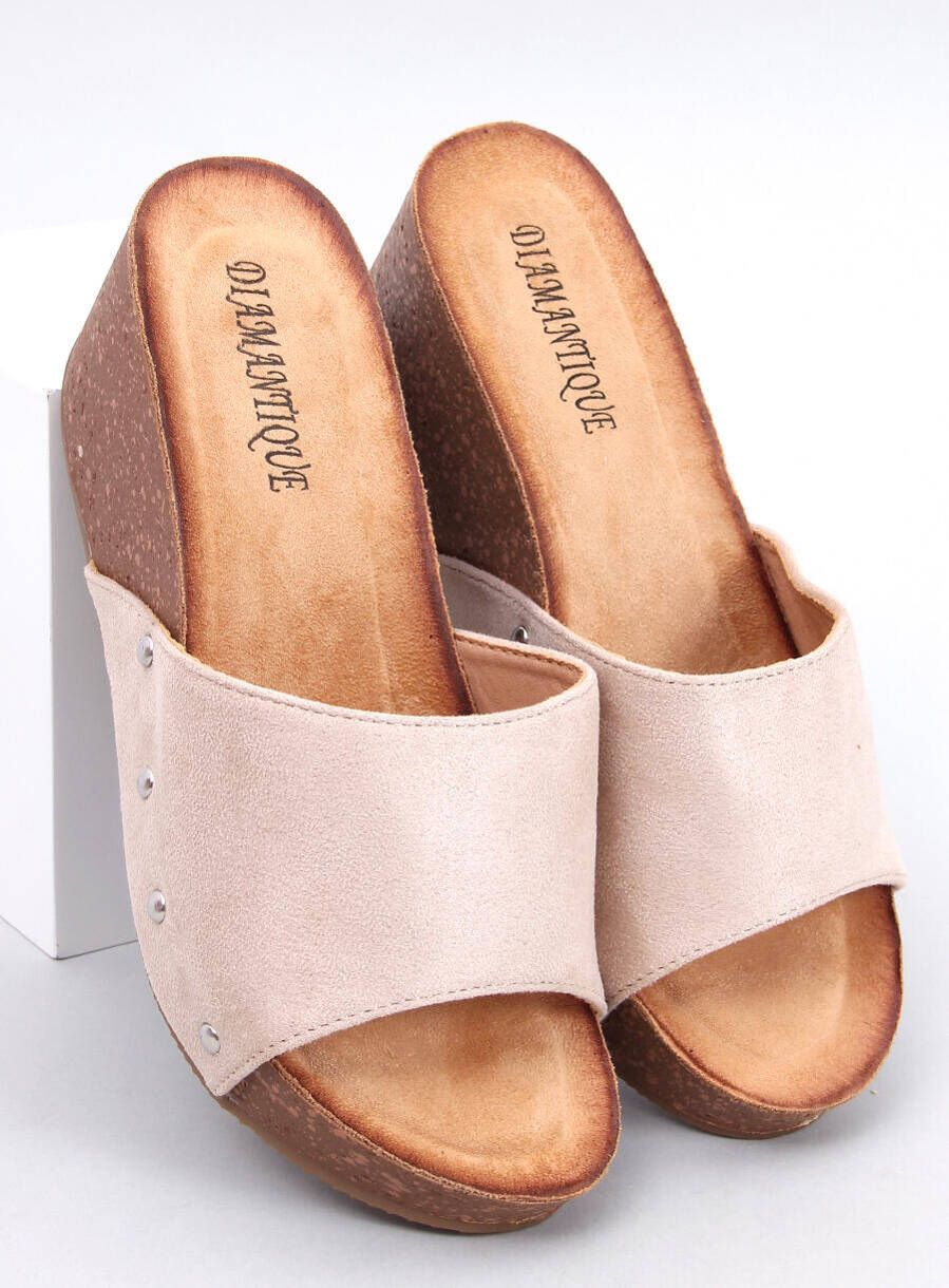 Béžové pantofle na vysoké korkové podrážce