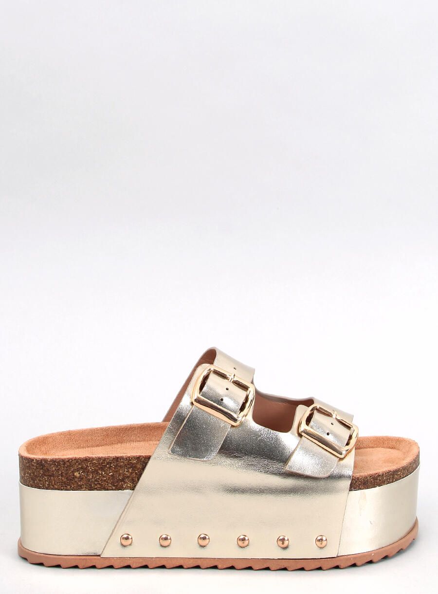 Zlaté pantofle s vysokou podrážkou