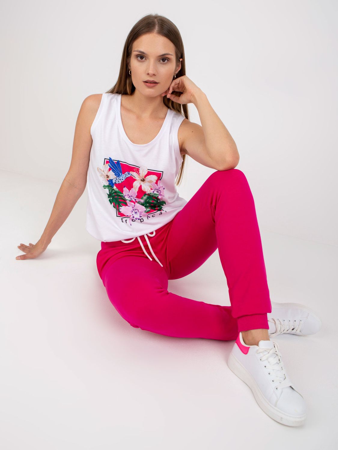 Stylový komplet v bílo-růžové barvě