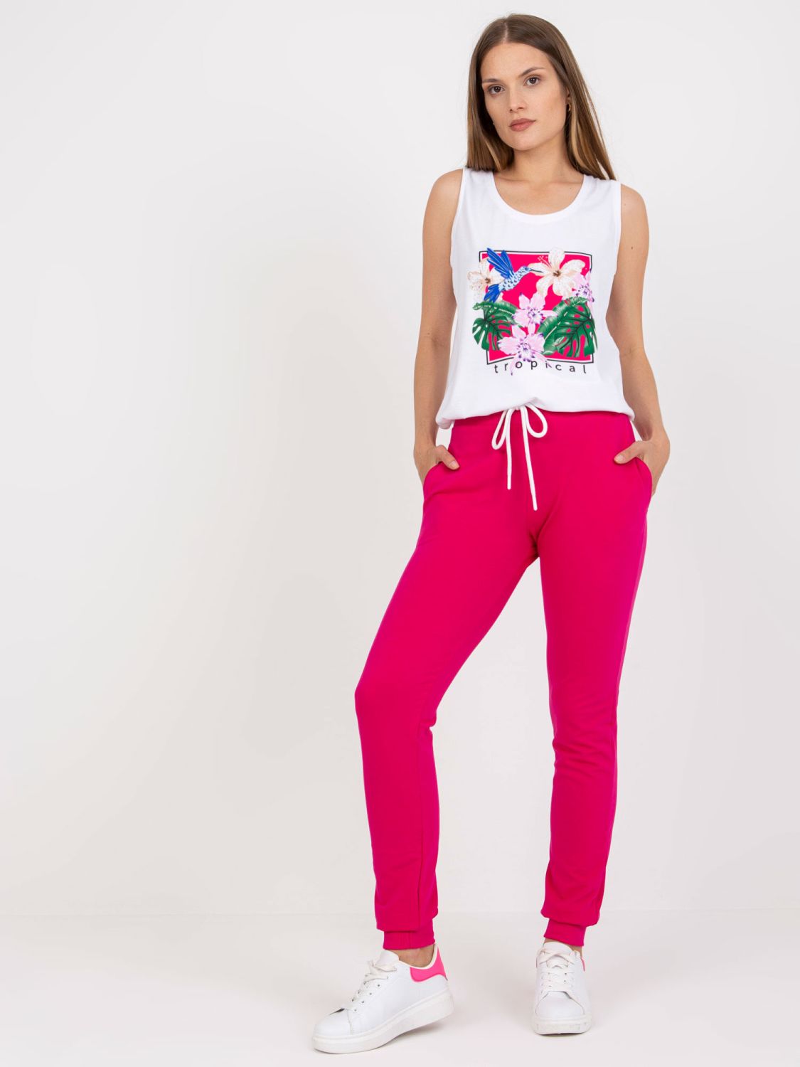 Stylový komplet v bílo-růžové barvě