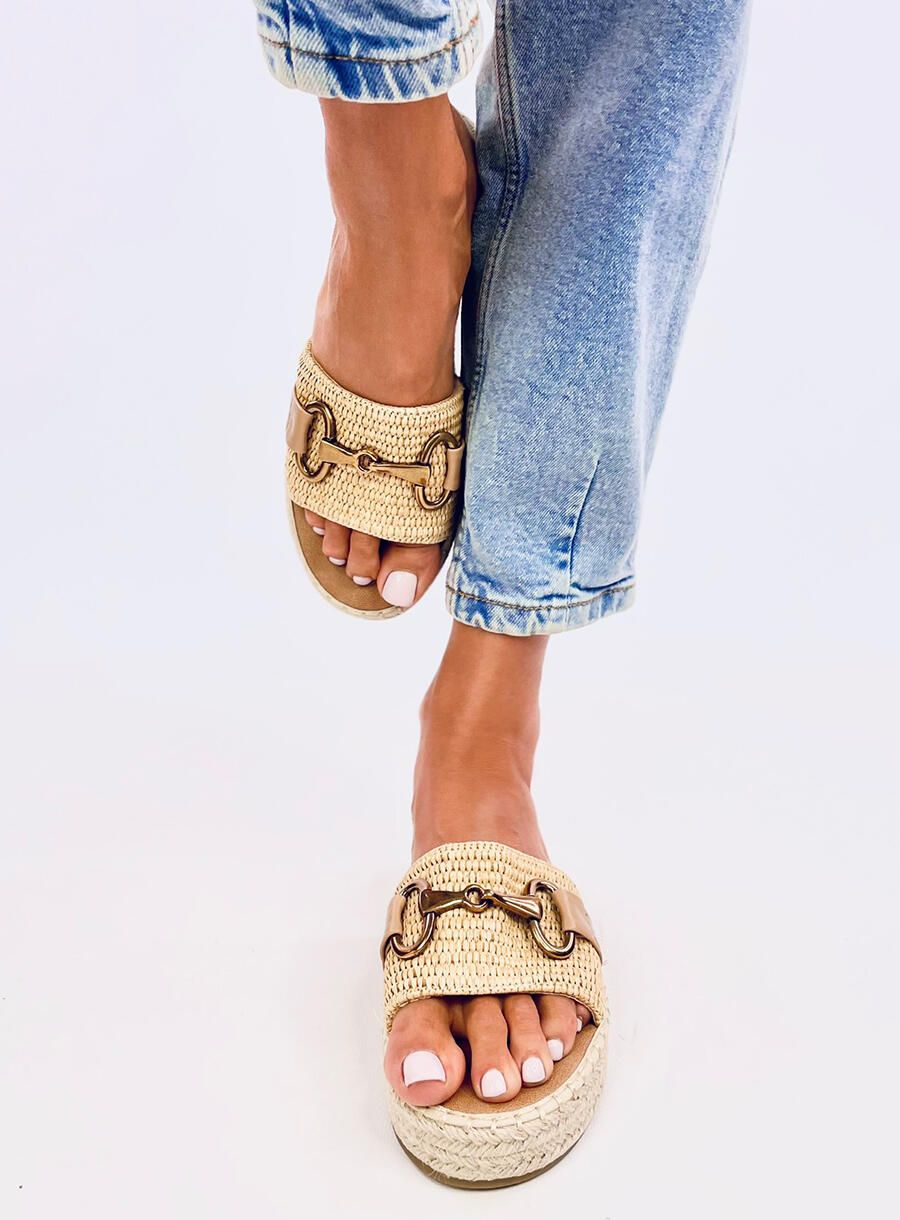 Béžové pantofle na slaměné podrážce