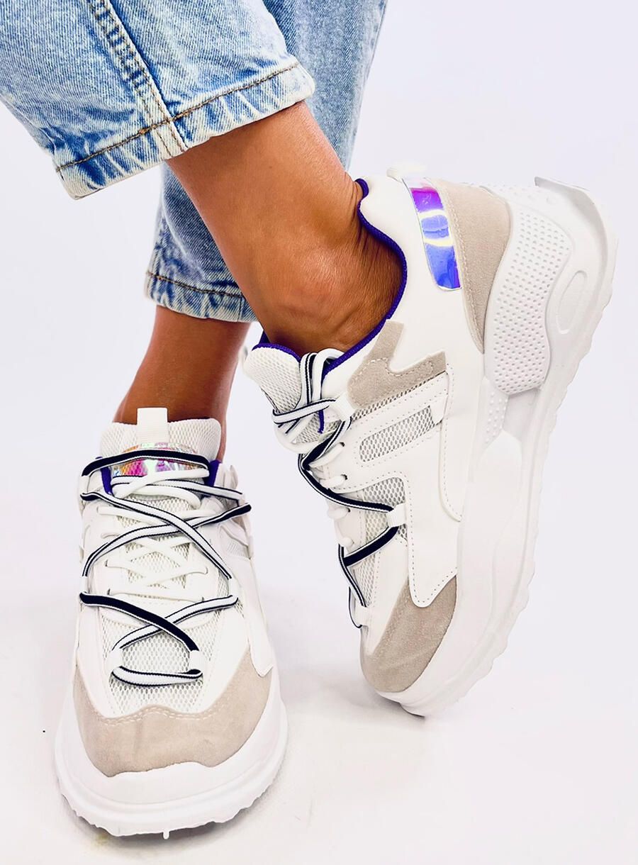 Bílé tenisky s vysokou podrážkou