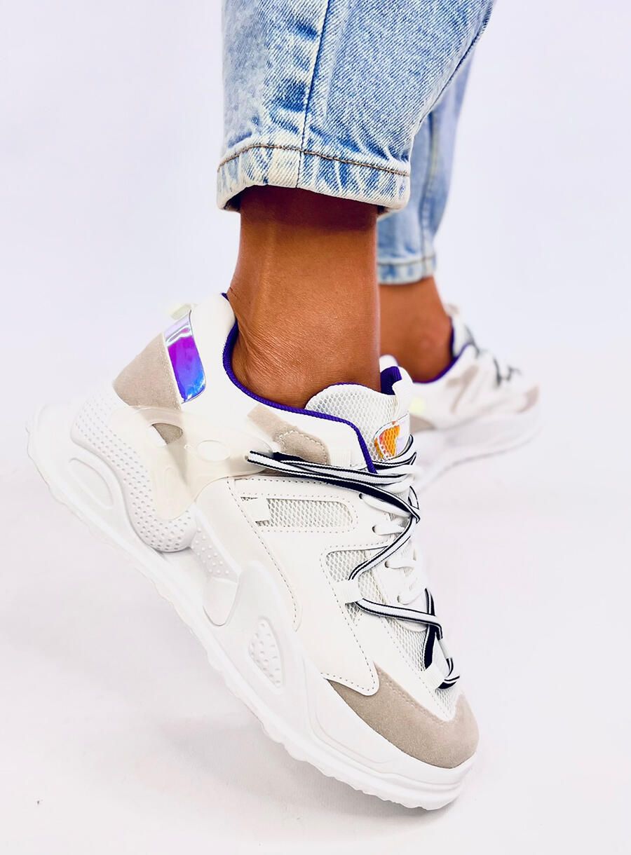 Bílé tenisky s vysokou podrážkou