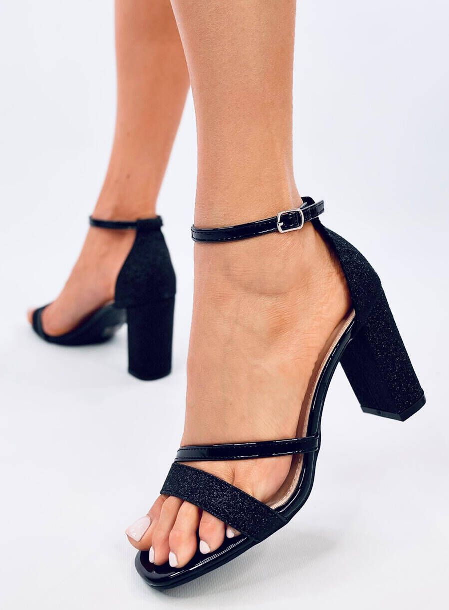 Elegantní metalické sandály černé