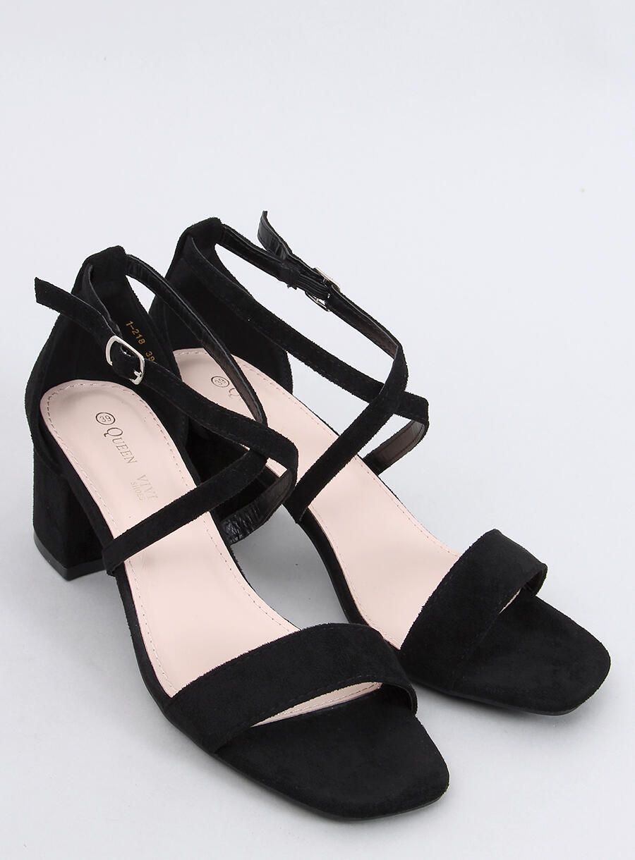 Černé sandály na nízkém podpatku