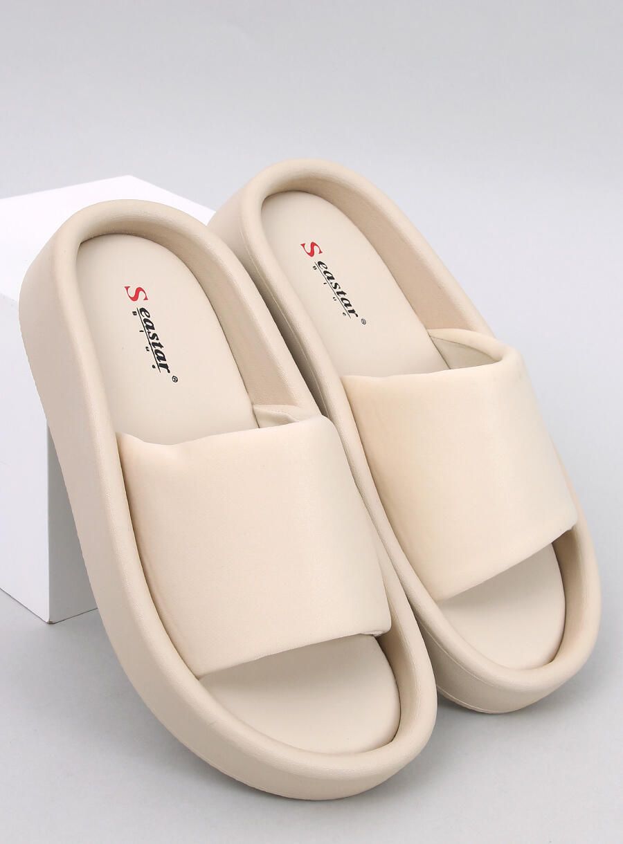 Měkké letní pantofle krémové