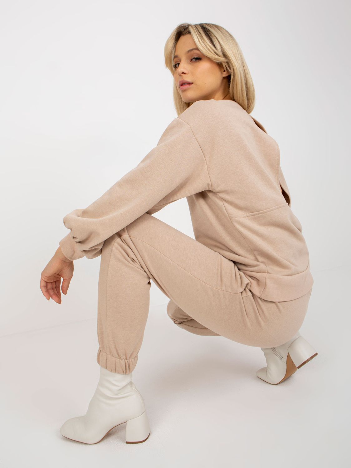 Béžový komplet s volnou mikinou