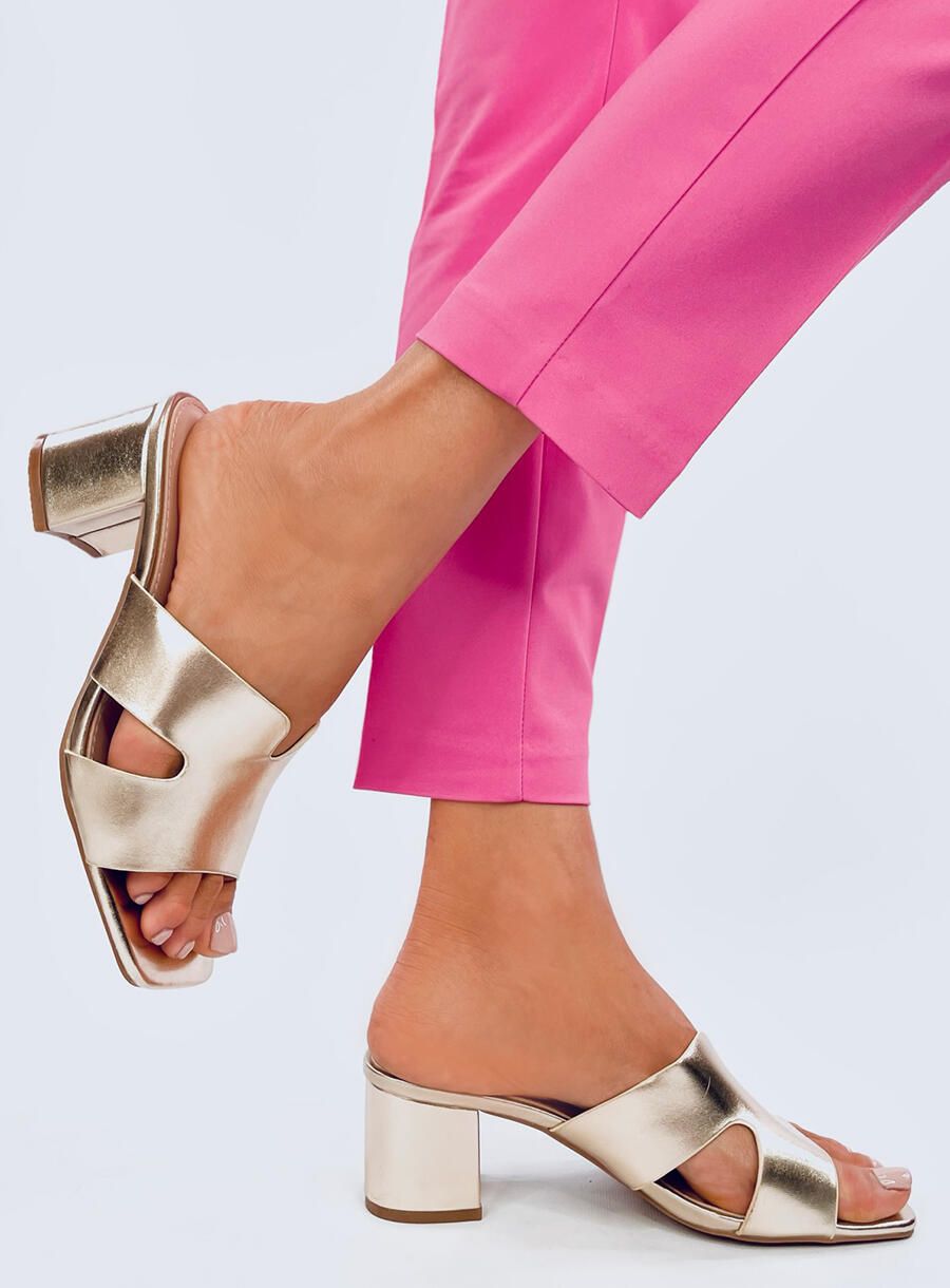 Elegantní pantofle na podpatku ve zlaté barvě