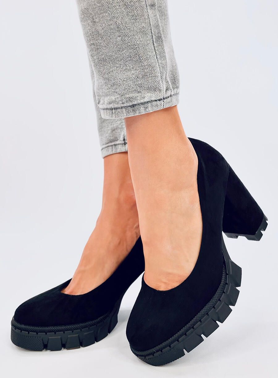 Černé semišové lodičky s platformou