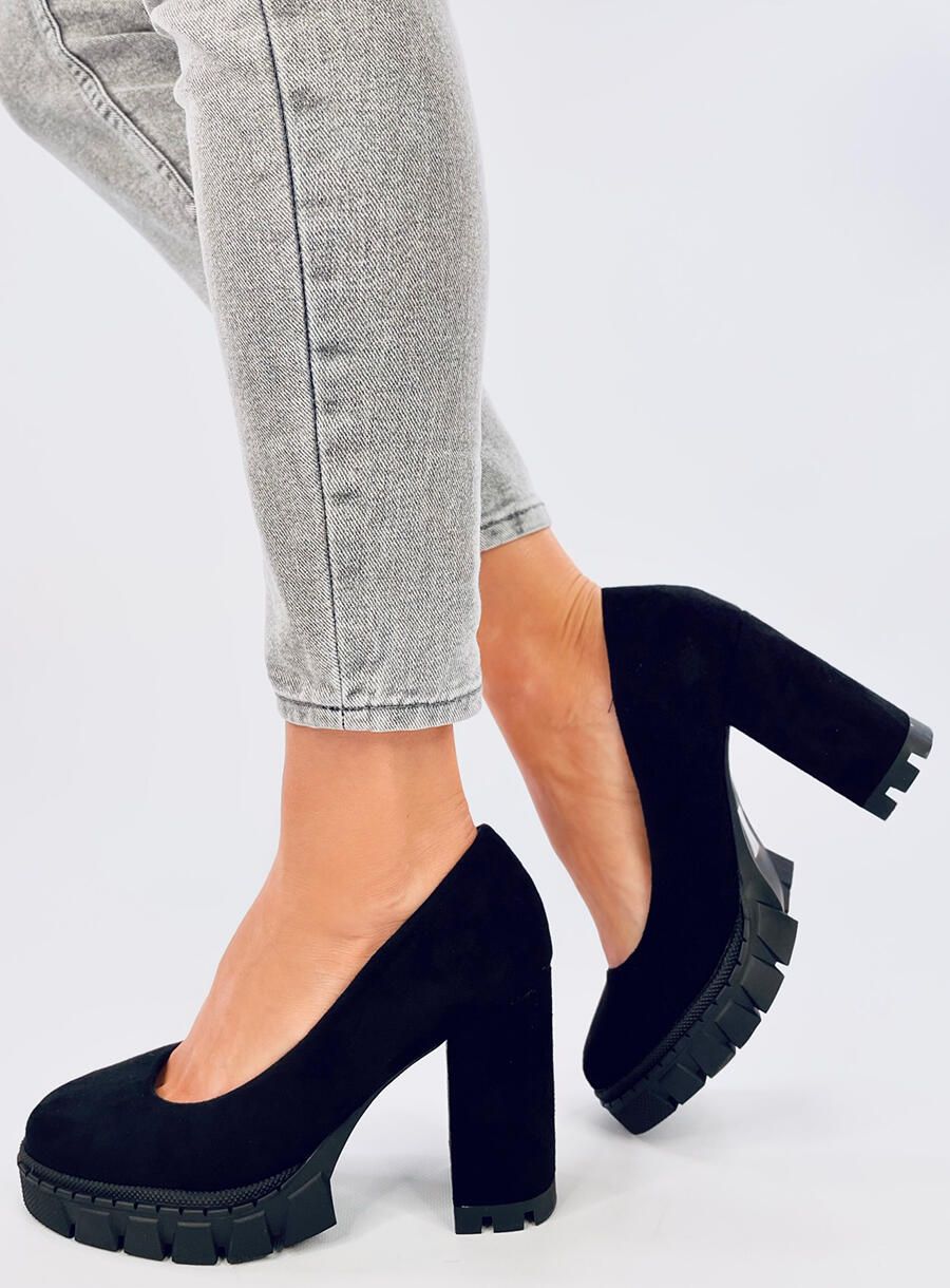 Černé semišové lodičky s platformou
