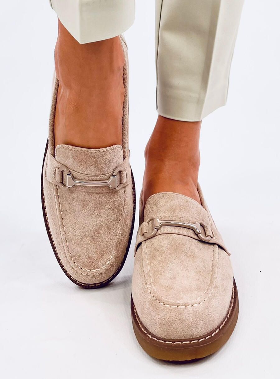 Semišové mokasíny ve světle béžové