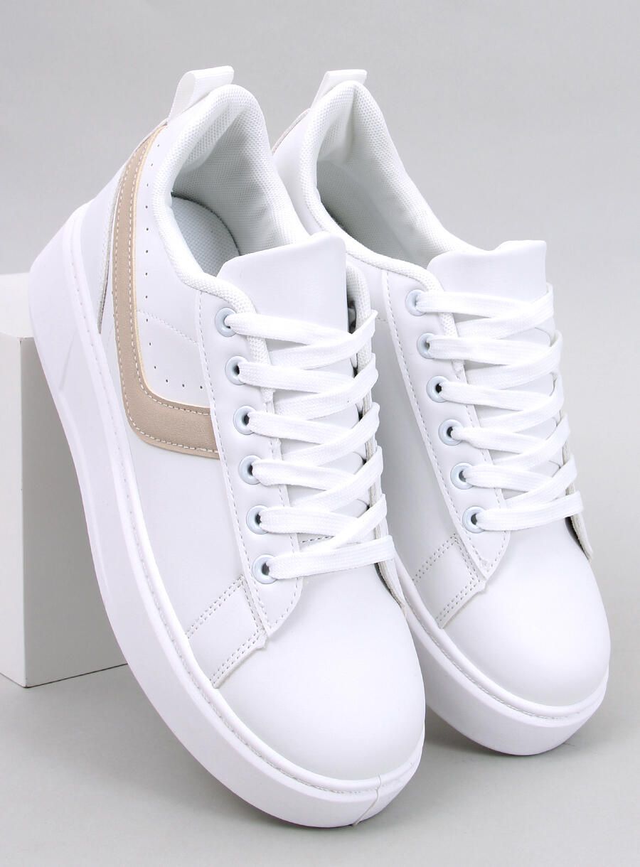 Bílé dámské tenisky z ekokůže na platformě