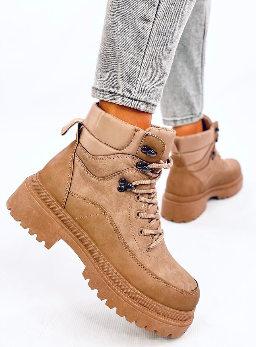 Hnědé šněrovací boty na vysoké podrážce