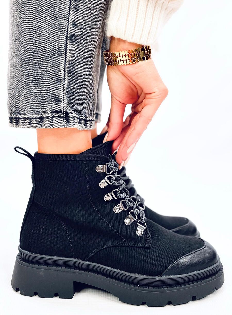 Černé látkové trekingové boty