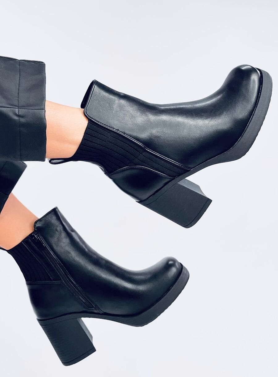 Černé kozačky na podpatku s elastickou manžetou