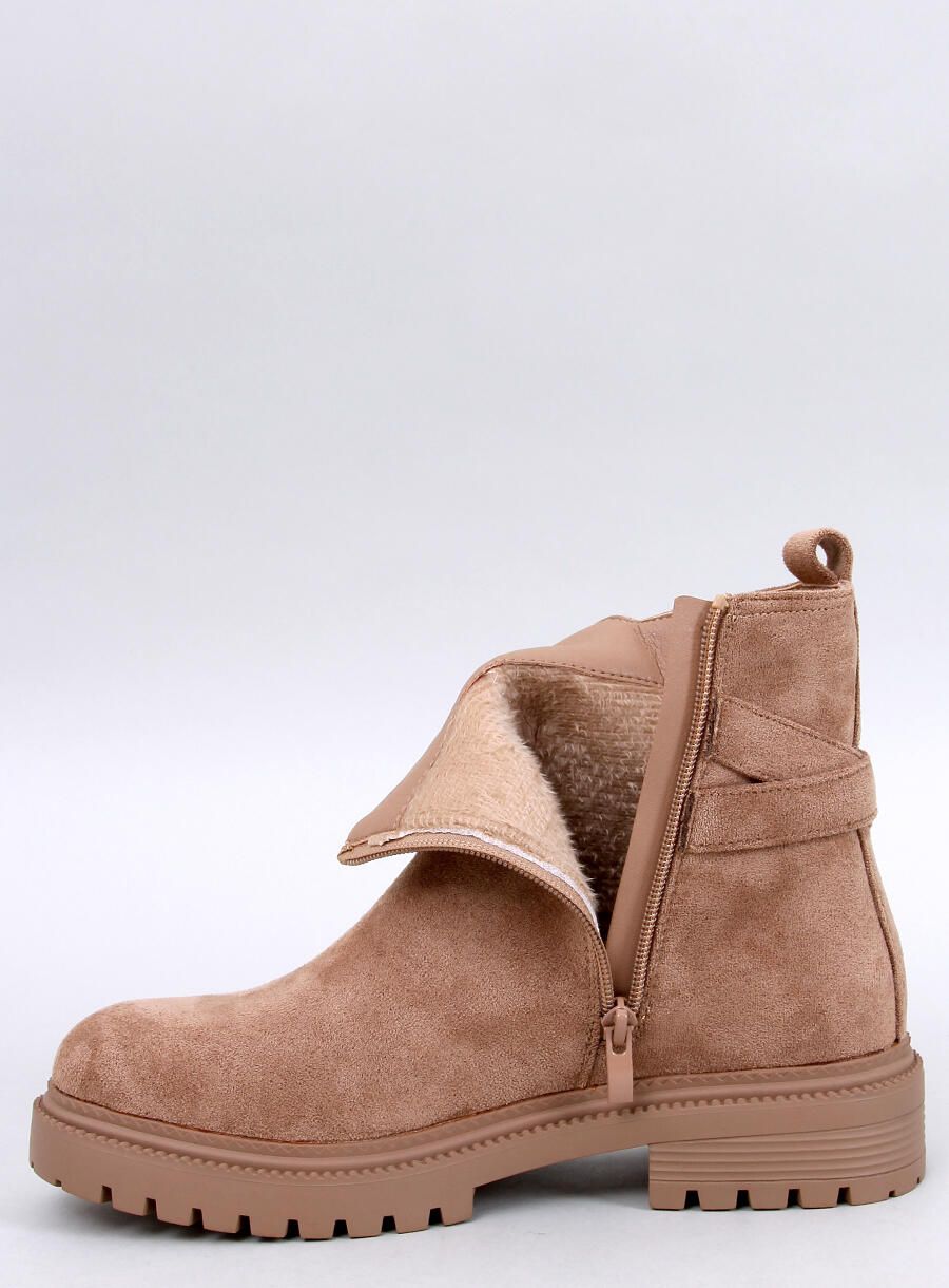Semišové kotníkové kozačky v camel barvě