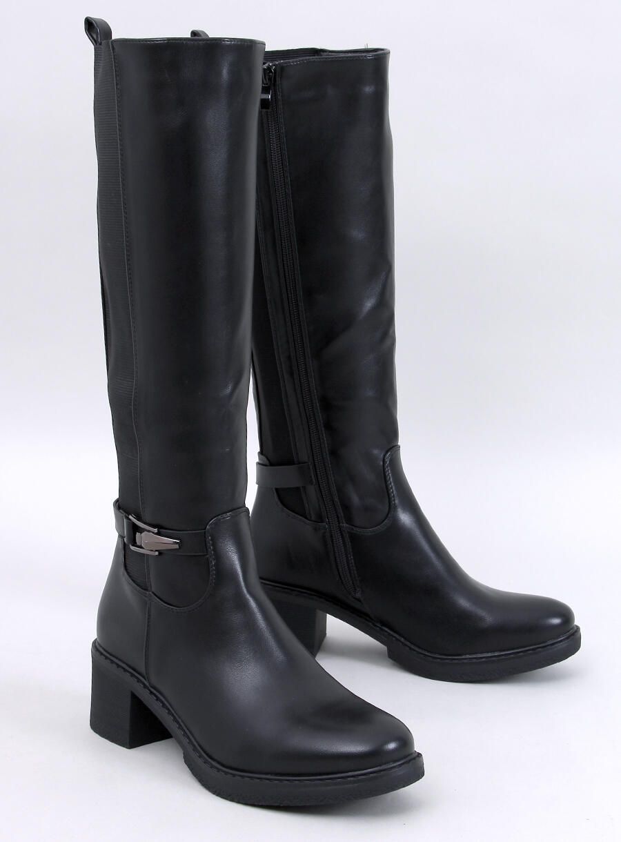 Černé kozačky na nízkém podpatku