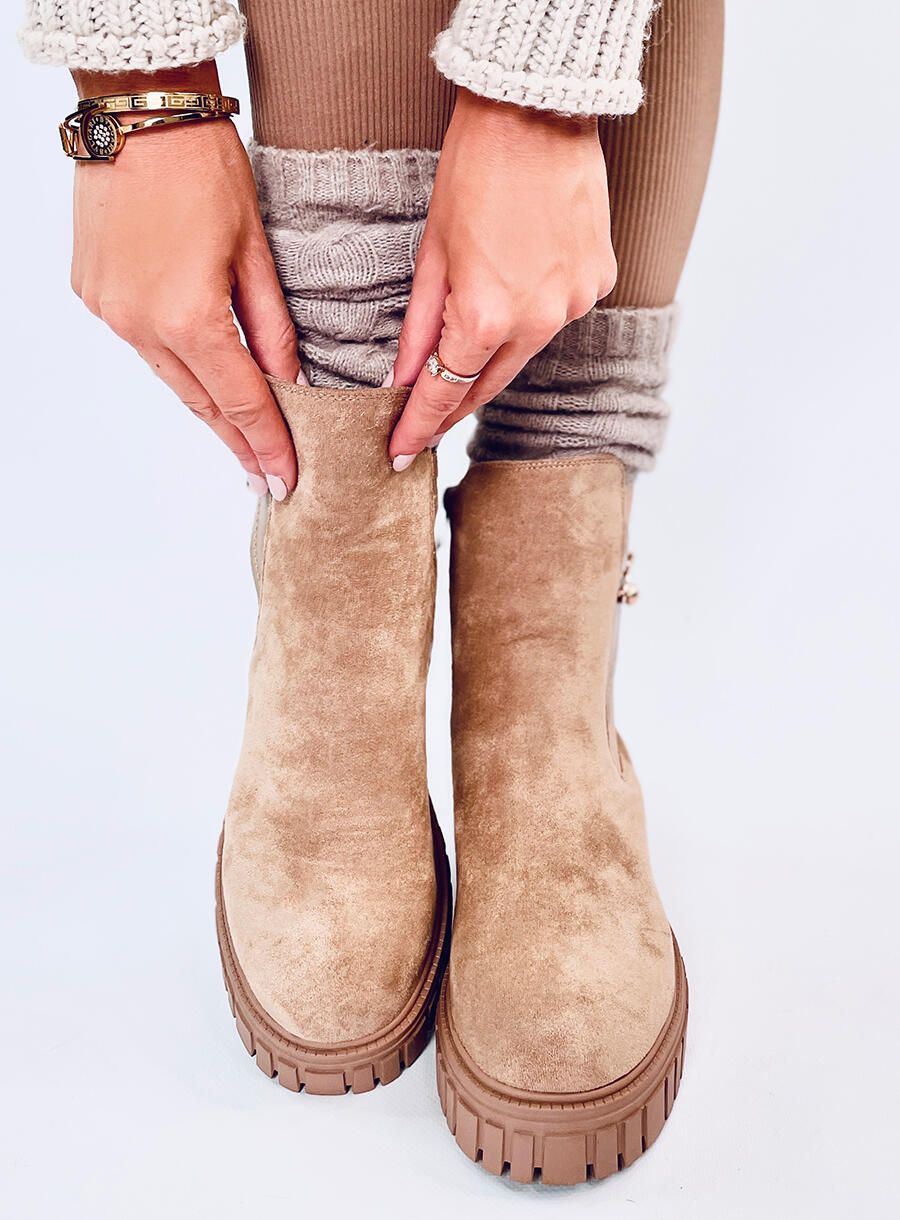 Semišové kotníkové kozačky na platformě béžové